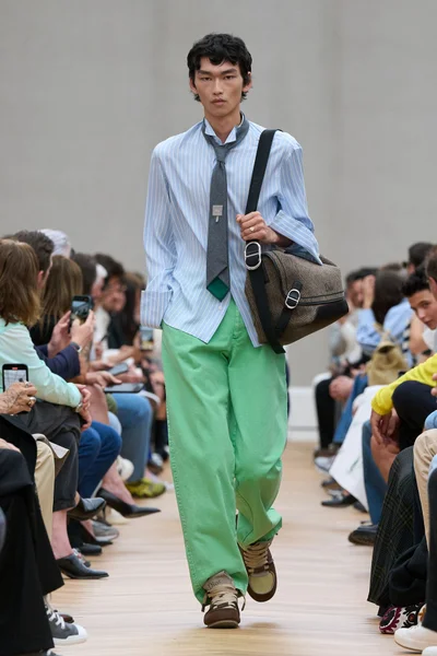 Look 9